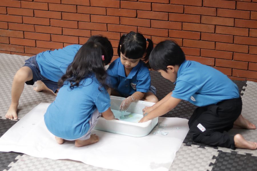 Kegiatan Sensory Class